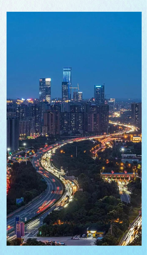 网络的不断完善,高铁,地铁等交通工具的便捷出行,进一步拉近了西安与