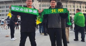 中超国安队禁区踩踏判罚引热议，公平性争议发酵