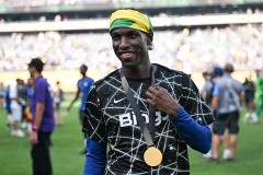 巴萨皇马国家德比：诺坎普激情碰撞，梅西C罗巅峰对决